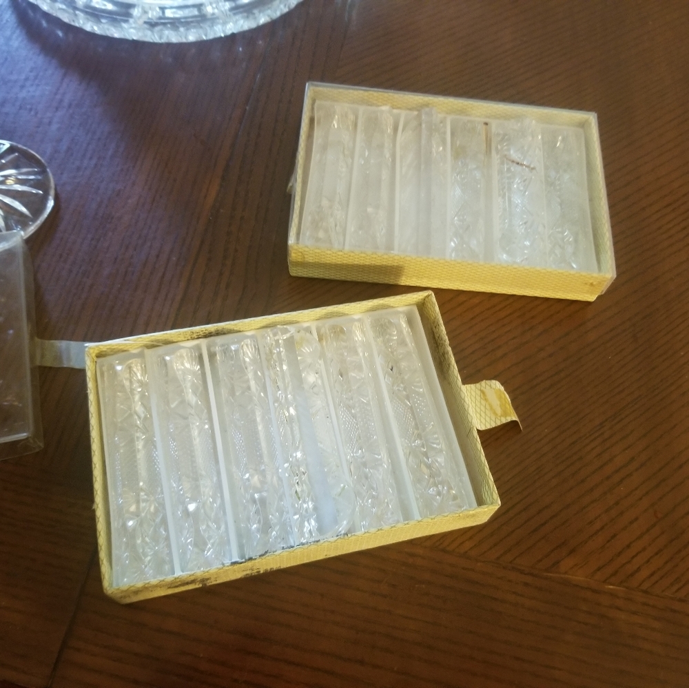 Crystal knife holders